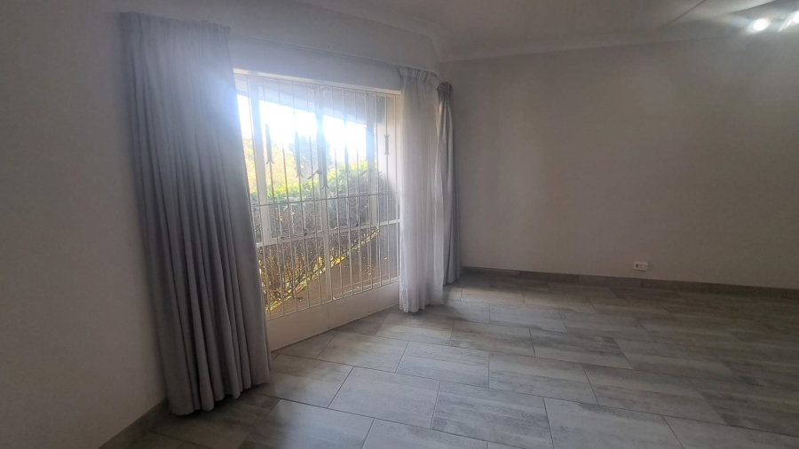 To Let 2 Bedroom Property for Rent in Robindale Gauteng