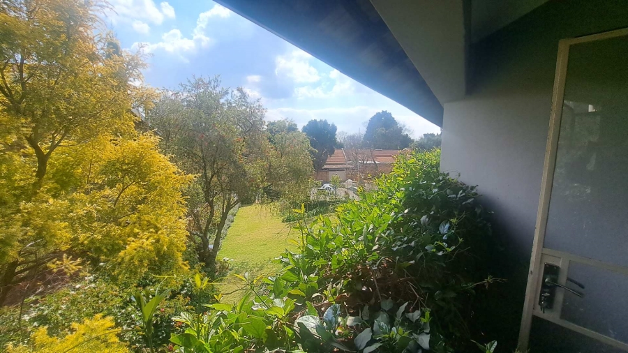 To Let 2 Bedroom Property for Rent in Robindale Gauteng
