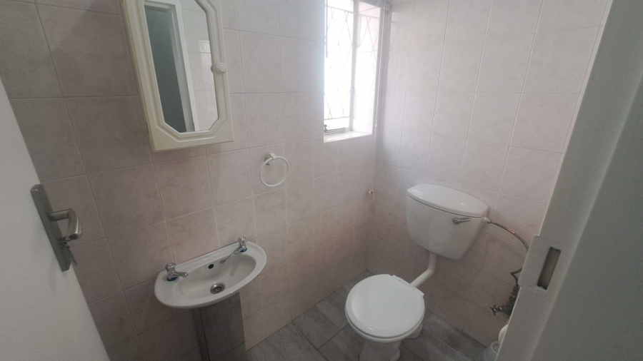 To Let 2 Bedroom Property for Rent in Robindale Gauteng