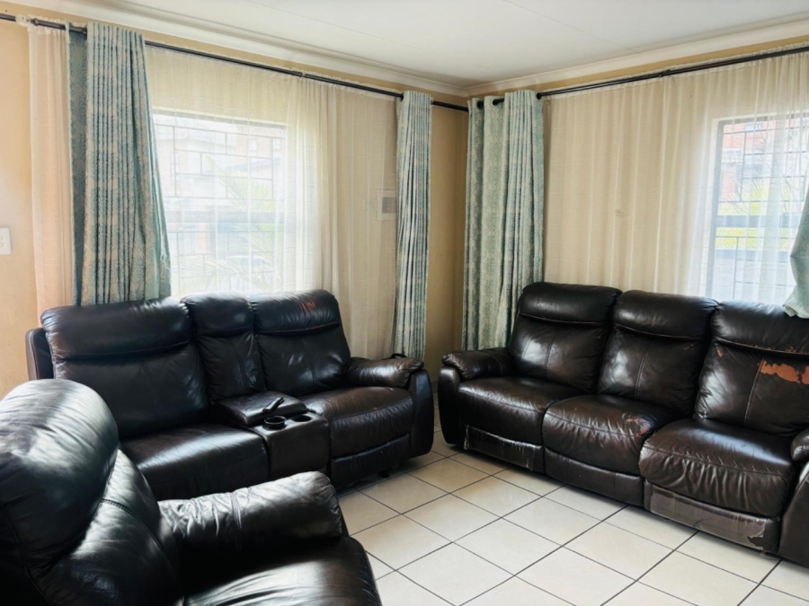 3 Bedroom Property for Sale in Kosmosdal Gauteng