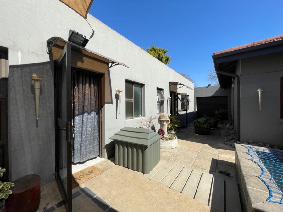 To Let 2 Bedroom Property for Rent in Edenvale Gauteng