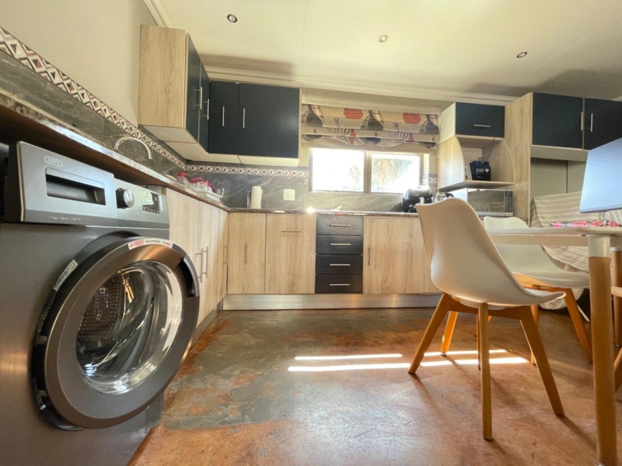 To Let 2 Bedroom Property for Rent in Edenvale Gauteng