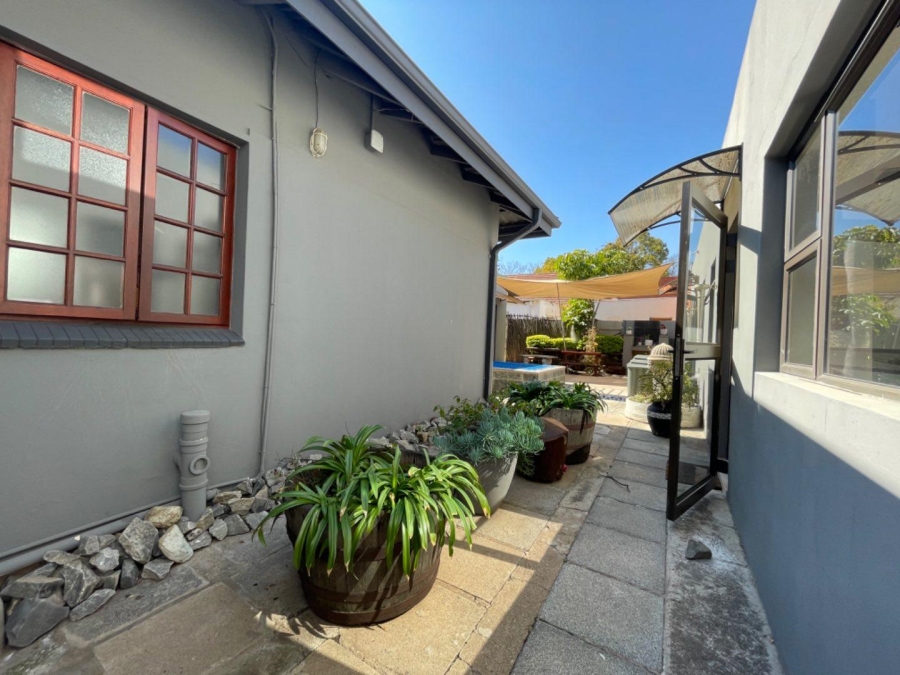 To Let 2 Bedroom Property for Rent in Edenvale Gauteng