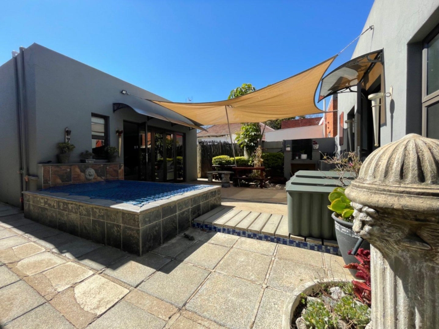 To Let 2 Bedroom Property for Rent in Edenvale Gauteng