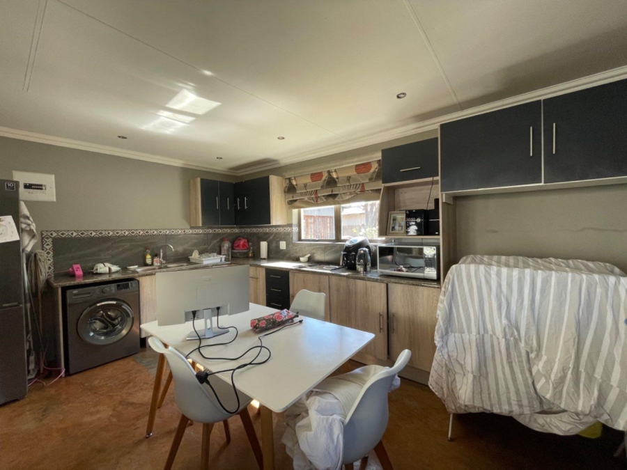 To Let 2 Bedroom Property for Rent in Edenvale Gauteng
