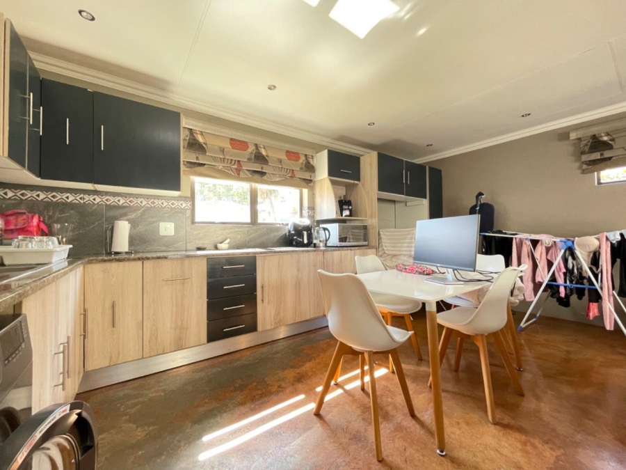 To Let 2 Bedroom Property for Rent in Edenvale Gauteng