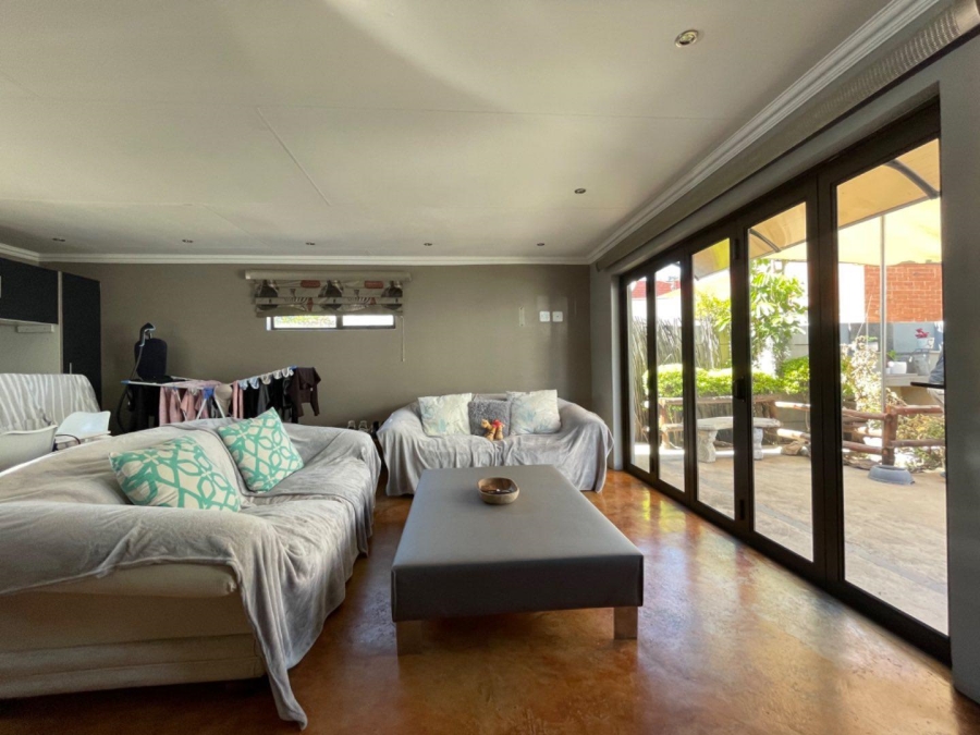 To Let 2 Bedroom Property for Rent in Edenvale Gauteng