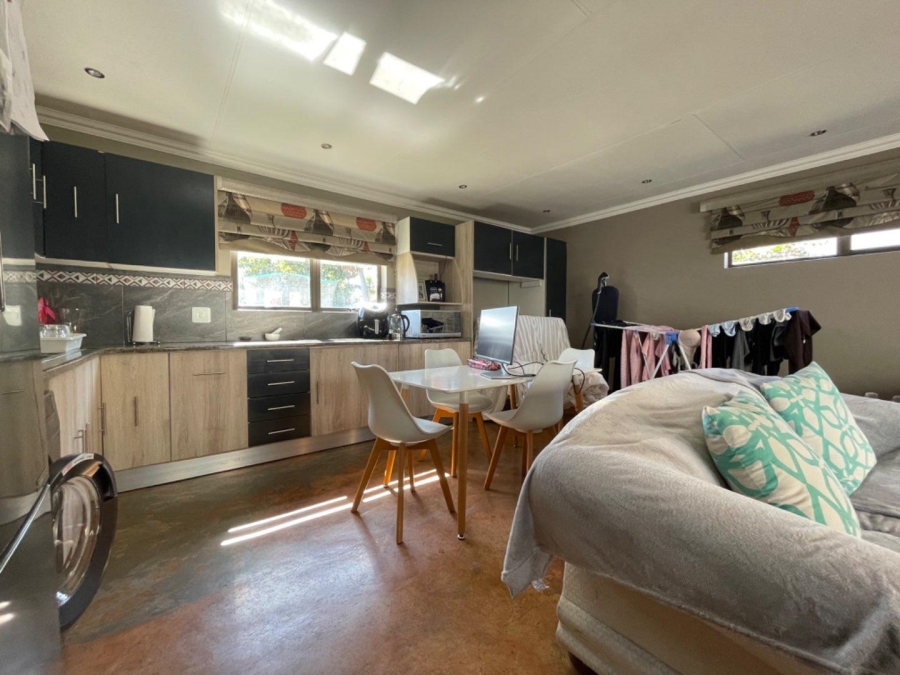 To Let 2 Bedroom Property for Rent in Edenvale Gauteng