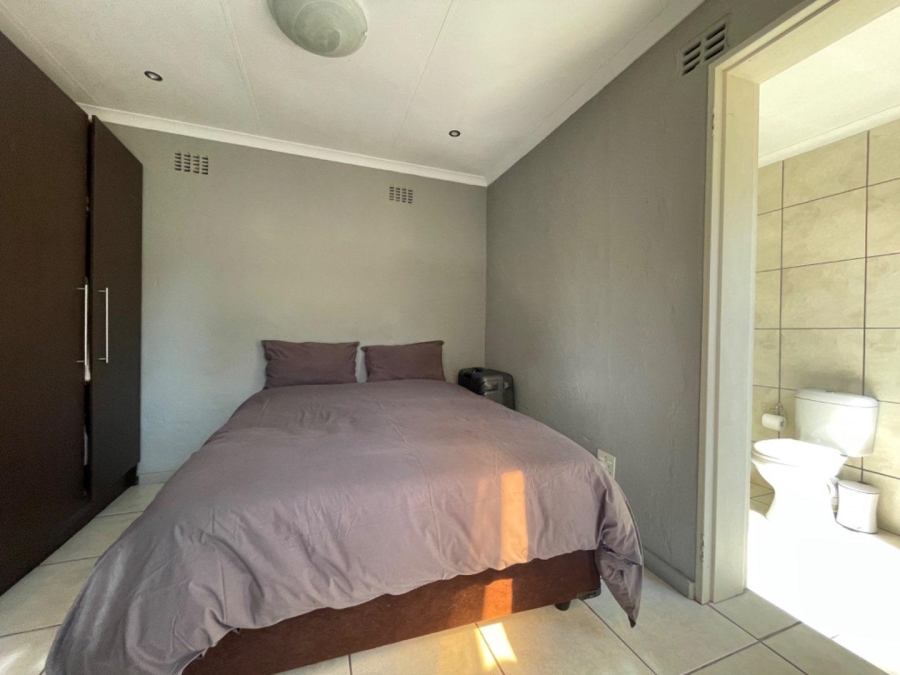 To Let 2 Bedroom Property for Rent in Edenvale Gauteng