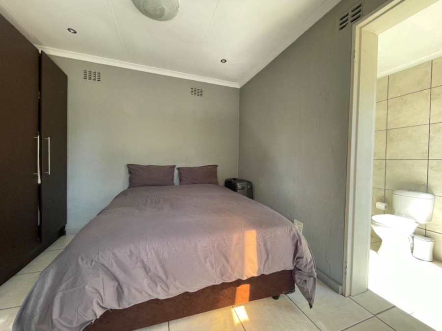 To Let 2 Bedroom Property for Rent in Edenvale Gauteng