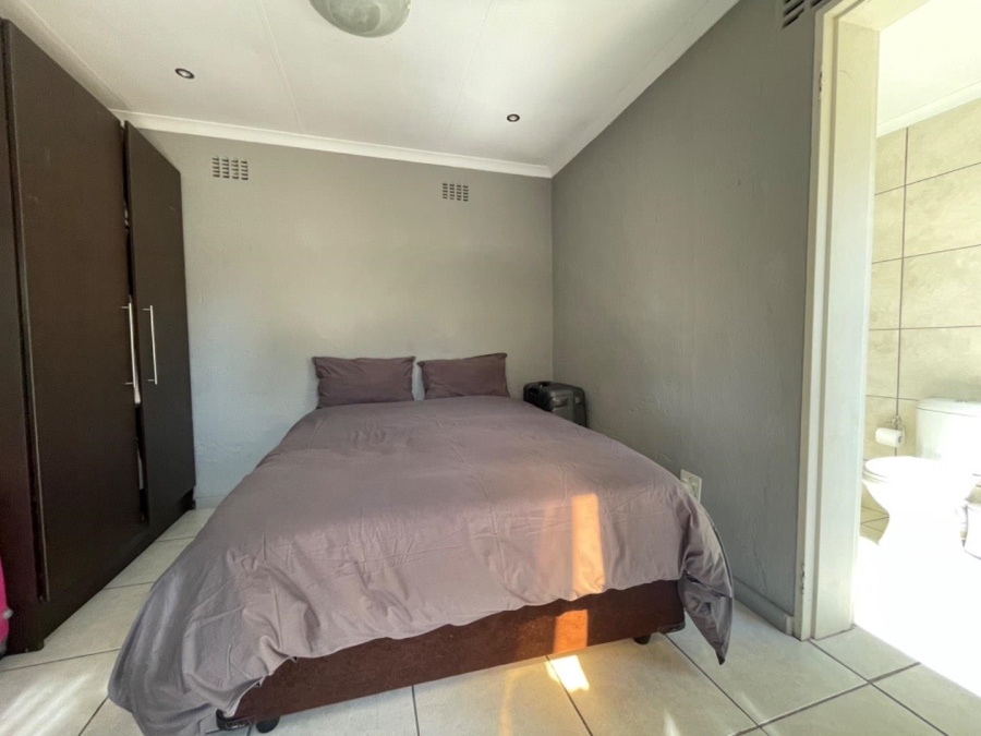 To Let 2 Bedroom Property for Rent in Edenvale Gauteng