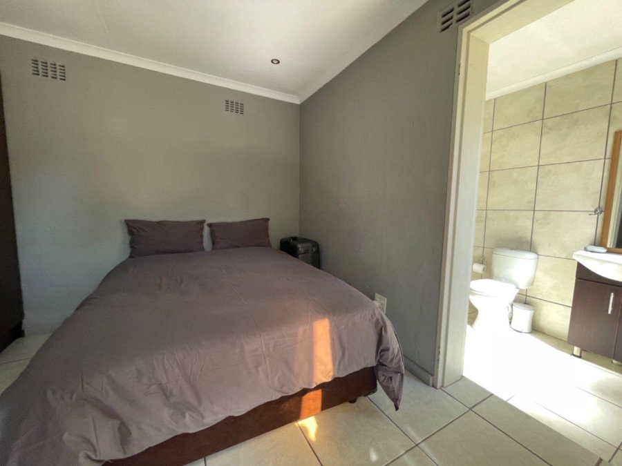 To Let 2 Bedroom Property for Rent in Edenvale Gauteng