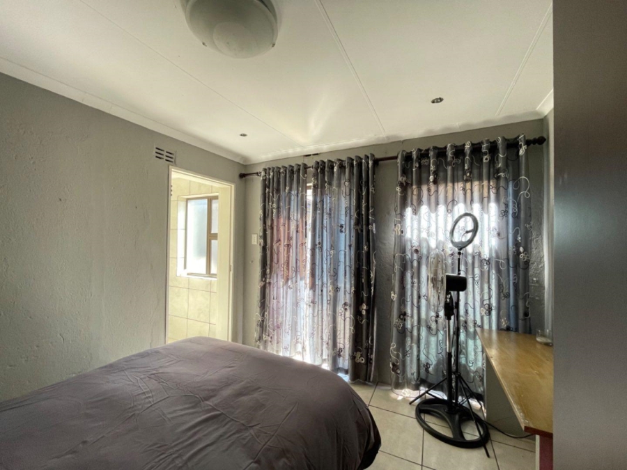 To Let 2 Bedroom Property for Rent in Edenvale Gauteng