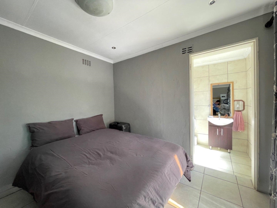 To Let 2 Bedroom Property for Rent in Edenvale Gauteng