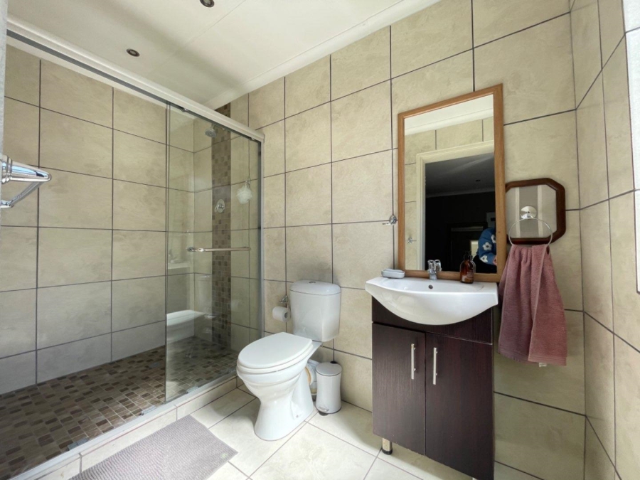 To Let 2 Bedroom Property for Rent in Edenvale Gauteng