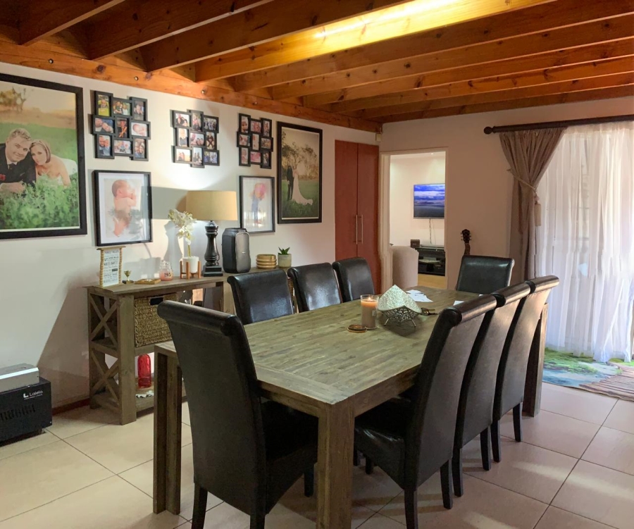 5 Bedroom Property for Sale in Glen Marais Gauteng
