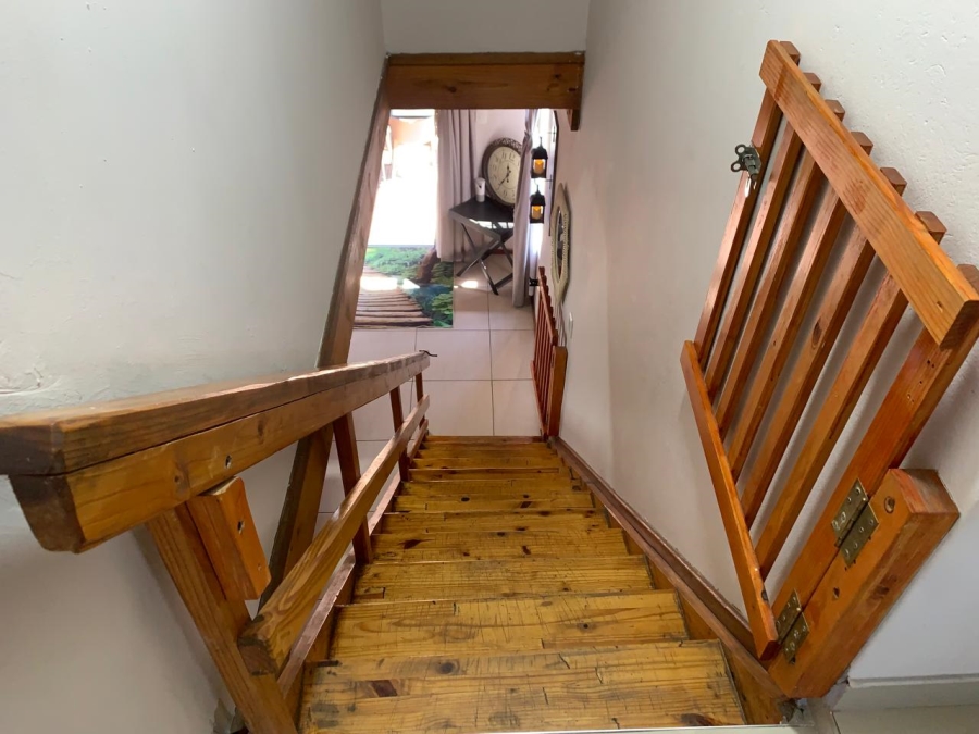 5 Bedroom Property for Sale in Glen Marais Gauteng