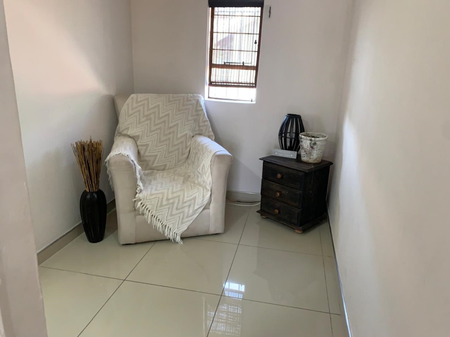 5 Bedroom Property for Sale in Glen Marais Gauteng