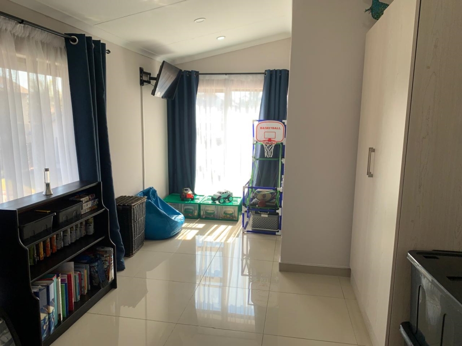 5 Bedroom Property for Sale in Glen Marais Gauteng