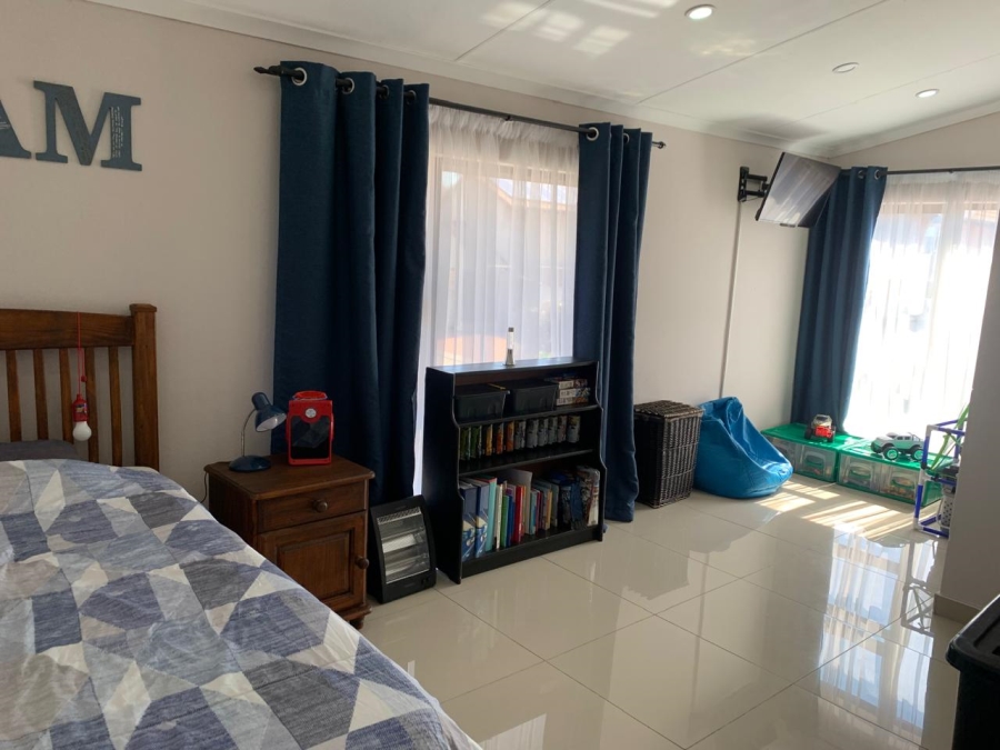 5 Bedroom Property for Sale in Glen Marais Gauteng