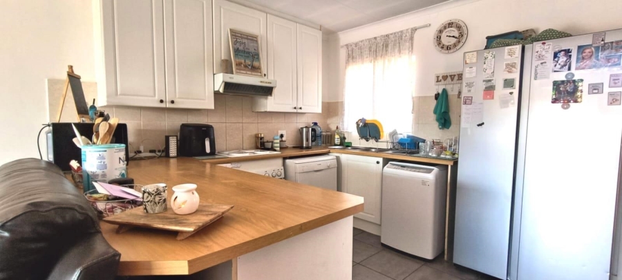 2 Bedroom Property for Sale in Rooihuiskraal North Gauteng