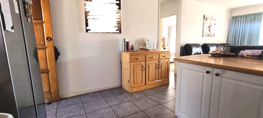 2 Bedroom Property for Sale in Rooihuiskraal North Gauteng