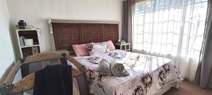 2 Bedroom Property for Sale in Rooihuiskraal North Gauteng
