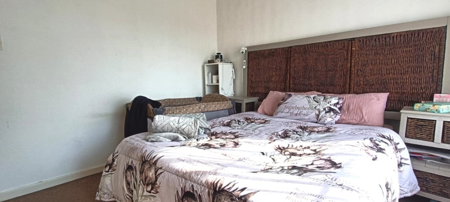 2 Bedroom Property for Sale in Rooihuiskraal North Gauteng