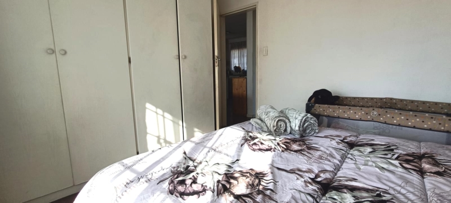 2 Bedroom Property for Sale in Rooihuiskraal North Gauteng