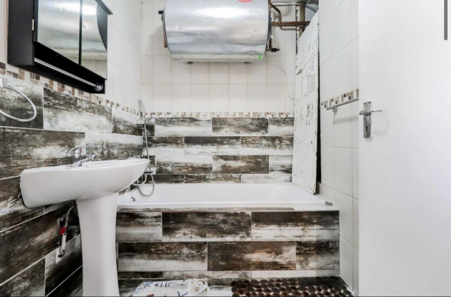 1 Bedroom Property for Sale in Ormonde Gauteng