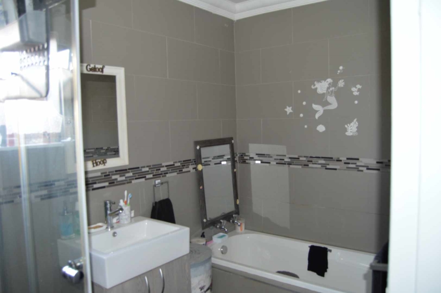 3 Bedroom Property for Sale in Brackenhurst Gauteng