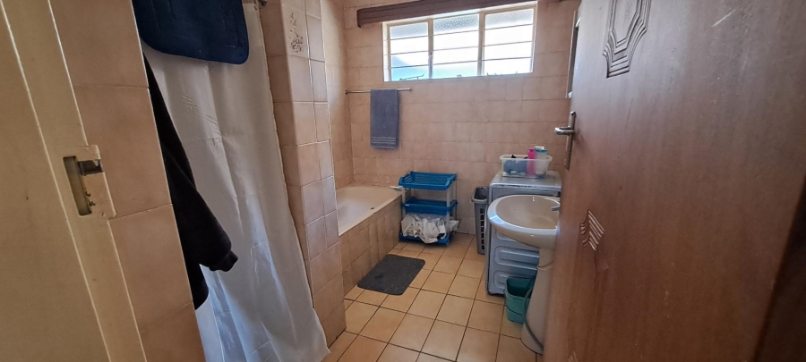 3 Bedroom Property for Sale in Brackenhurst Gauteng