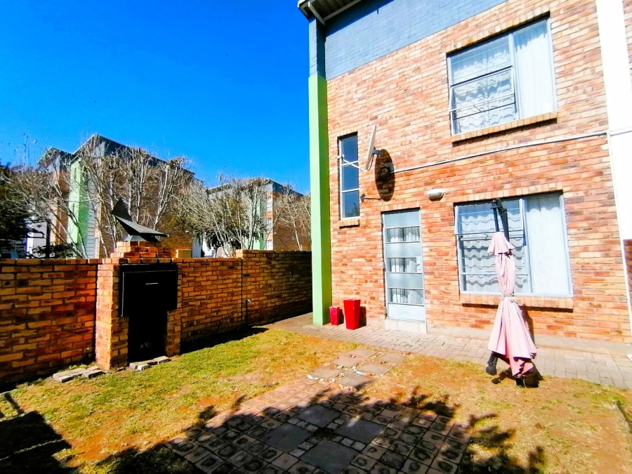 2 Bedroom Property for Sale in Theresa Park Gauteng