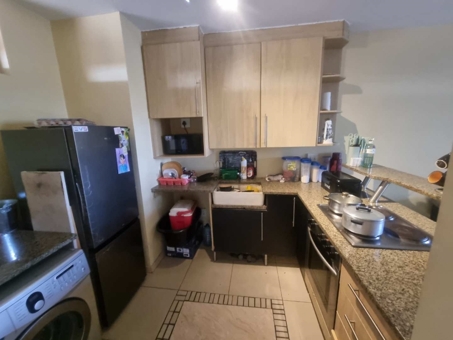 2 Bedroom Property for Sale in Rooihuiskraal North Gauteng