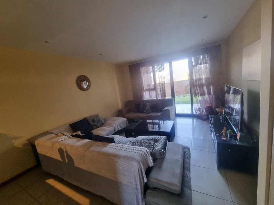2 Bedroom Property for Sale in Rooihuiskraal North Gauteng