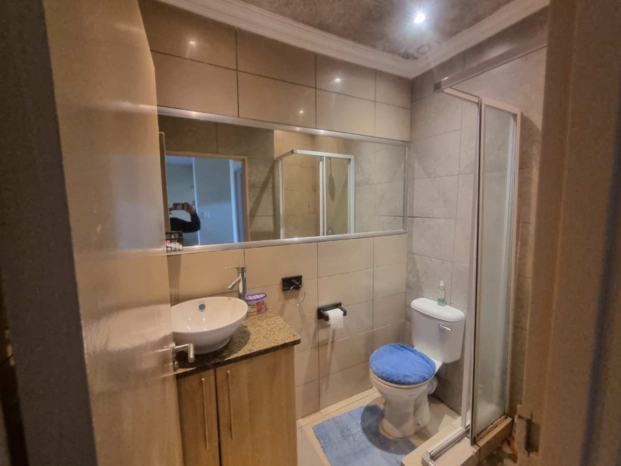 2 Bedroom Property for Sale in Rooihuiskraal North Gauteng