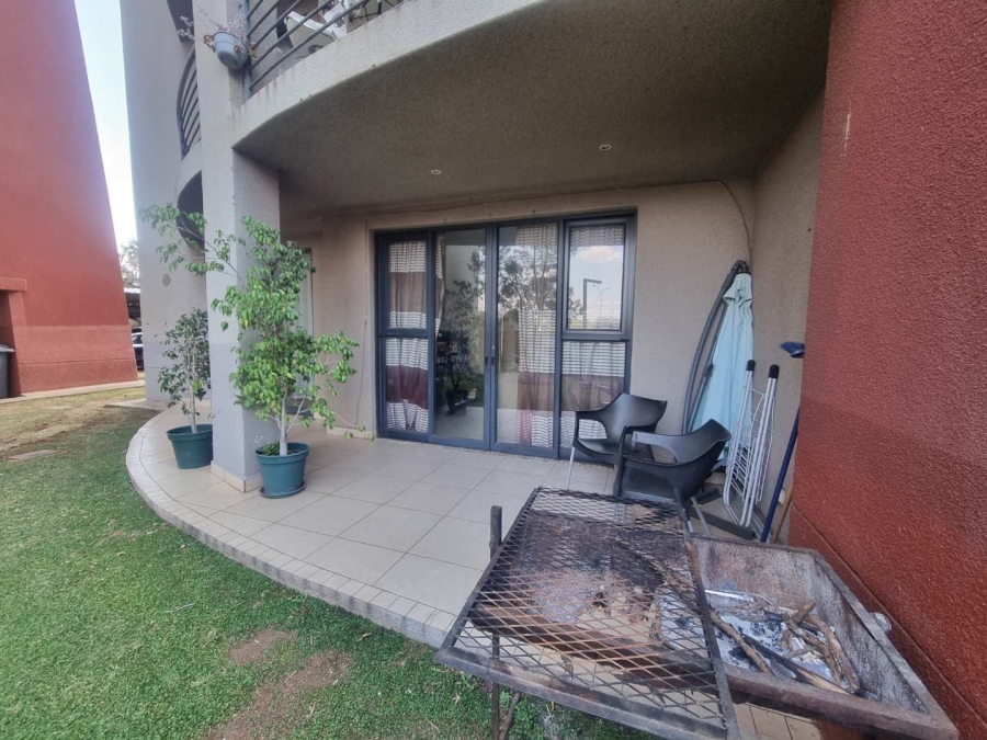 2 Bedroom Property for Sale in Rooihuiskraal North Gauteng