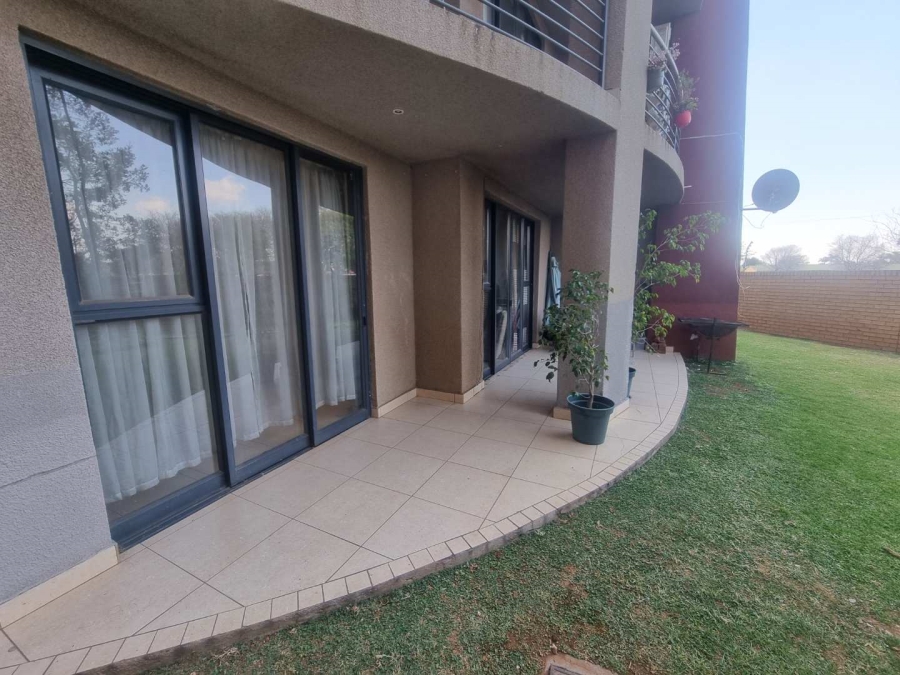 2 Bedroom Property for Sale in Rooihuiskraal North Gauteng