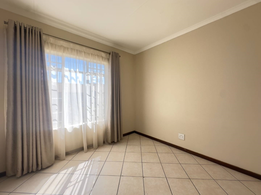 To Let 2 Bedroom Property for Rent in Mooikloof Ridge Gauteng