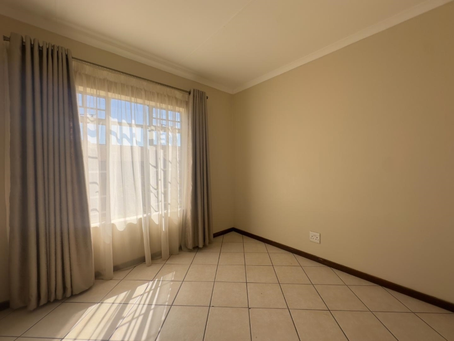 To Let 2 Bedroom Property for Rent in Mooikloof Ridge Gauteng