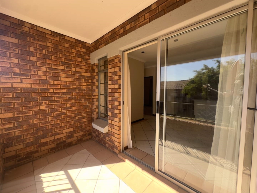 To Let 2 Bedroom Property for Rent in Mooikloof Ridge Gauteng