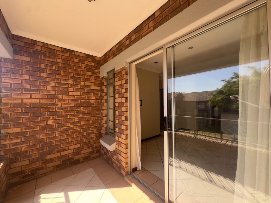 To Let 2 Bedroom Property for Rent in Mooikloof Ridge Gauteng