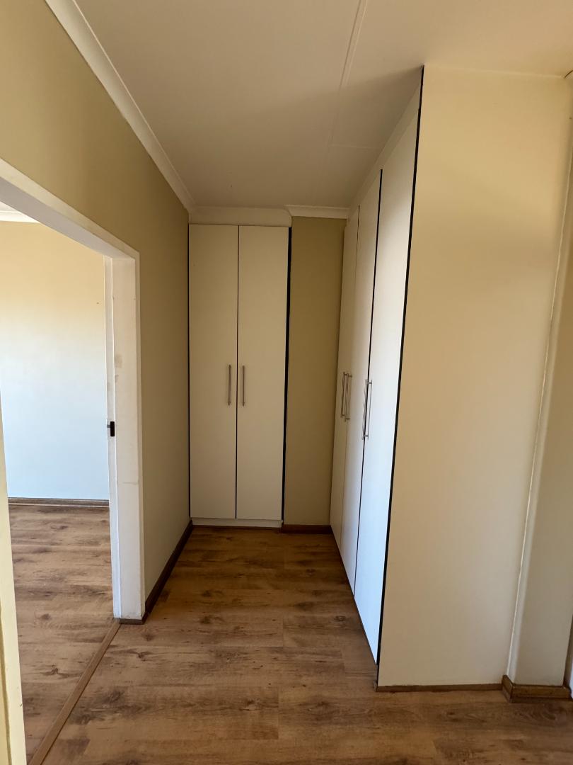 6 Bedroom Property for Sale in Brackenhurst Gauteng