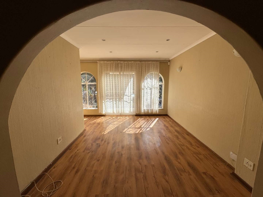 6 Bedroom Property for Sale in Brackenhurst Gauteng