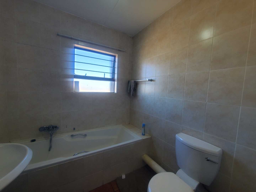 2 Bedroom Property for Sale in Noordheuwel Gauteng