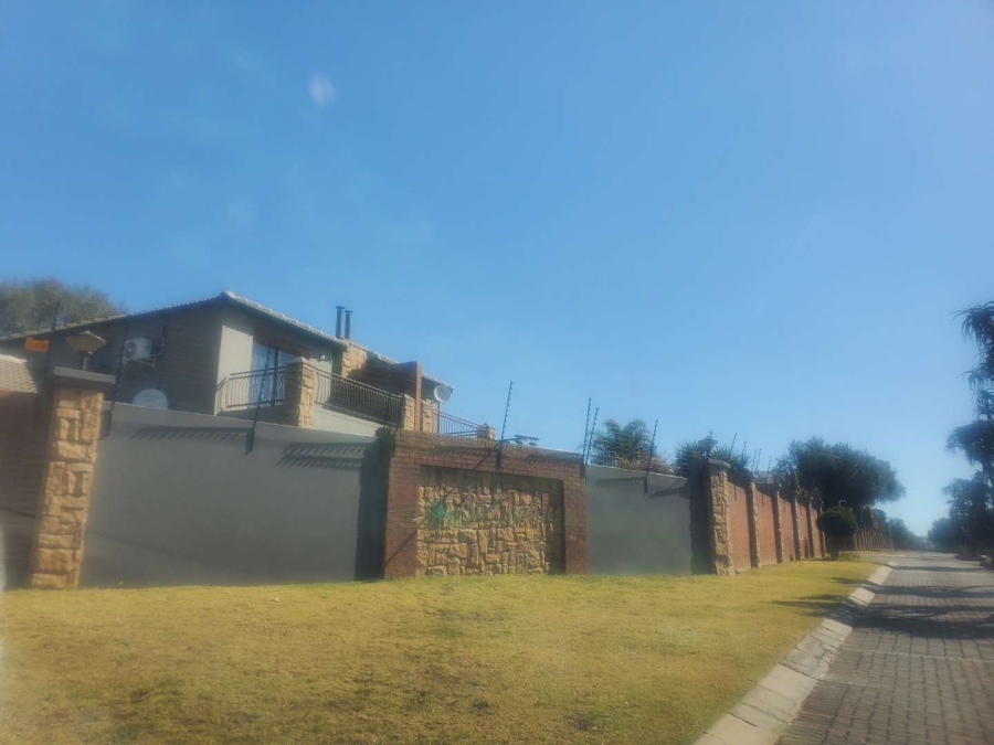 2 Bedroom Property for Sale in Noordheuwel Gauteng