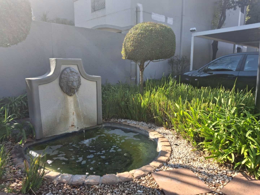 To Let 1 Bedroom Property for Rent in Waverley Gauteng