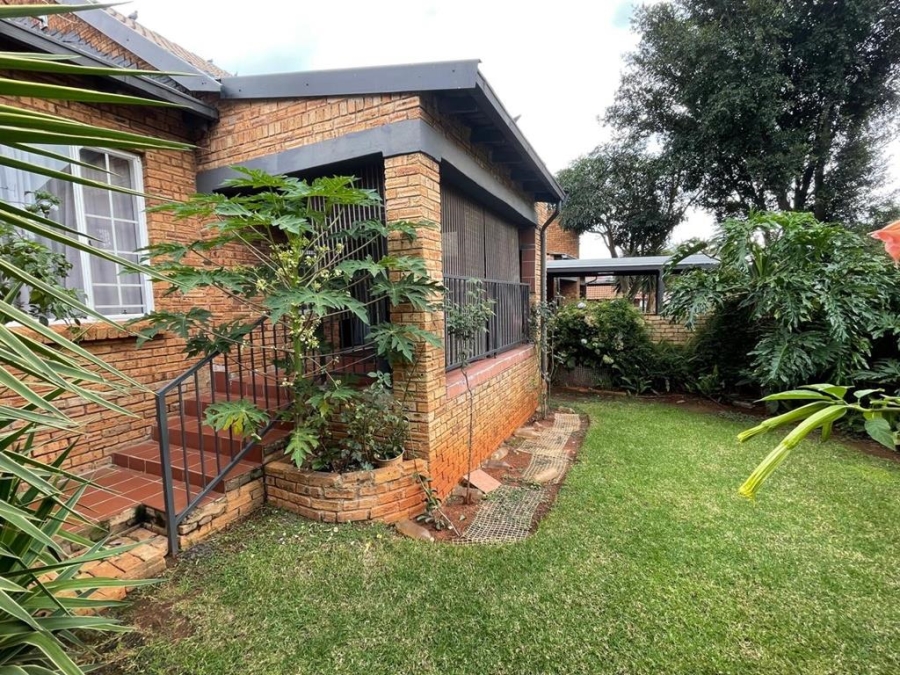 2 Bedroom Property for Sale in Weltevreden Park Gauteng