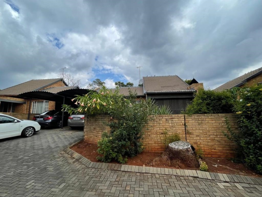 2 Bedroom Property for Sale in Weltevreden Park Gauteng