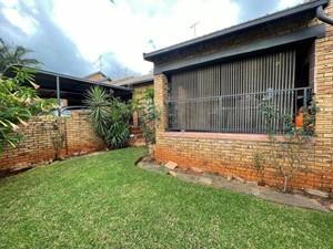 2 Bedroom Property for Sale in Weltevreden Park Gauteng